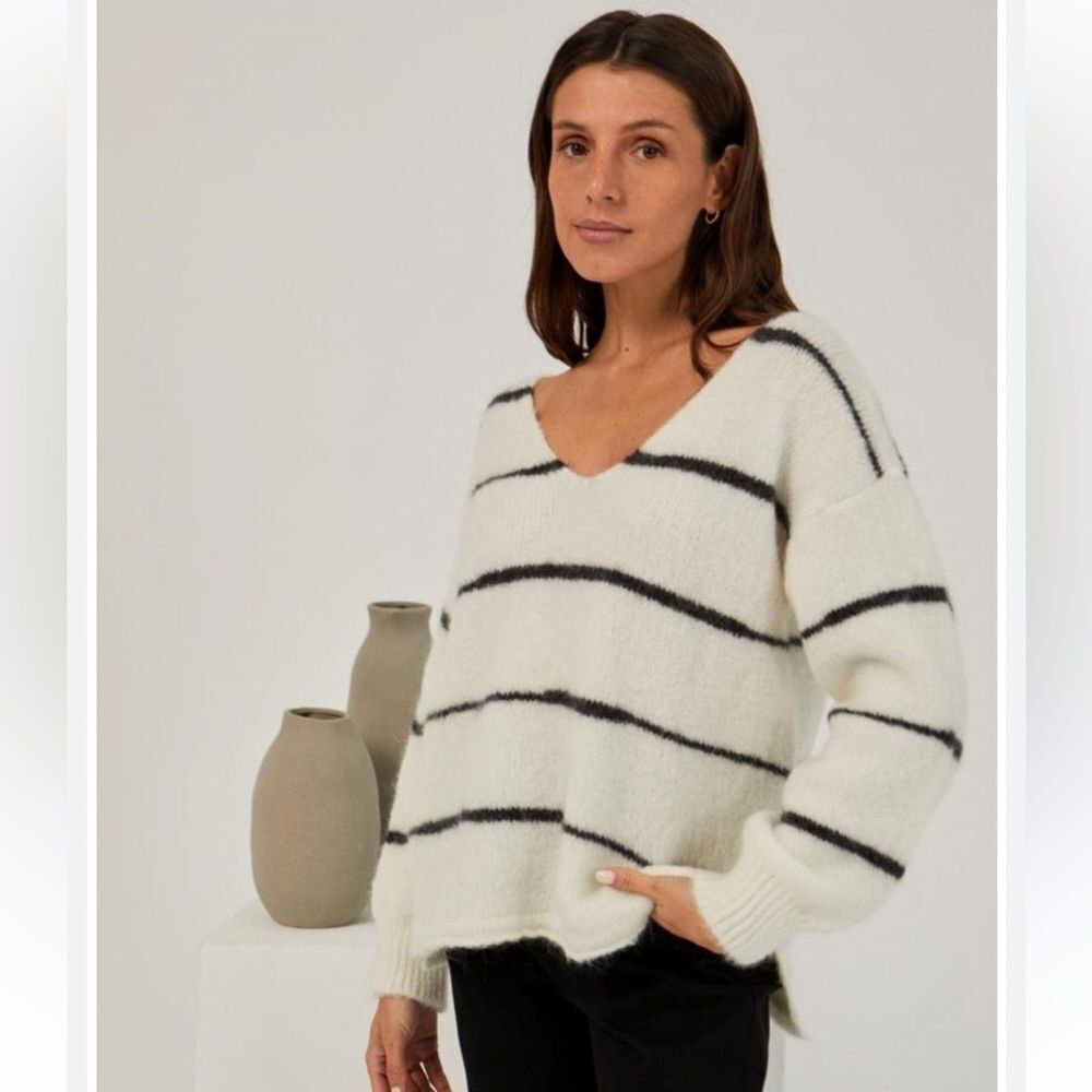Mus & Bombón‎ V-Neck Sweater *SIZE: XS